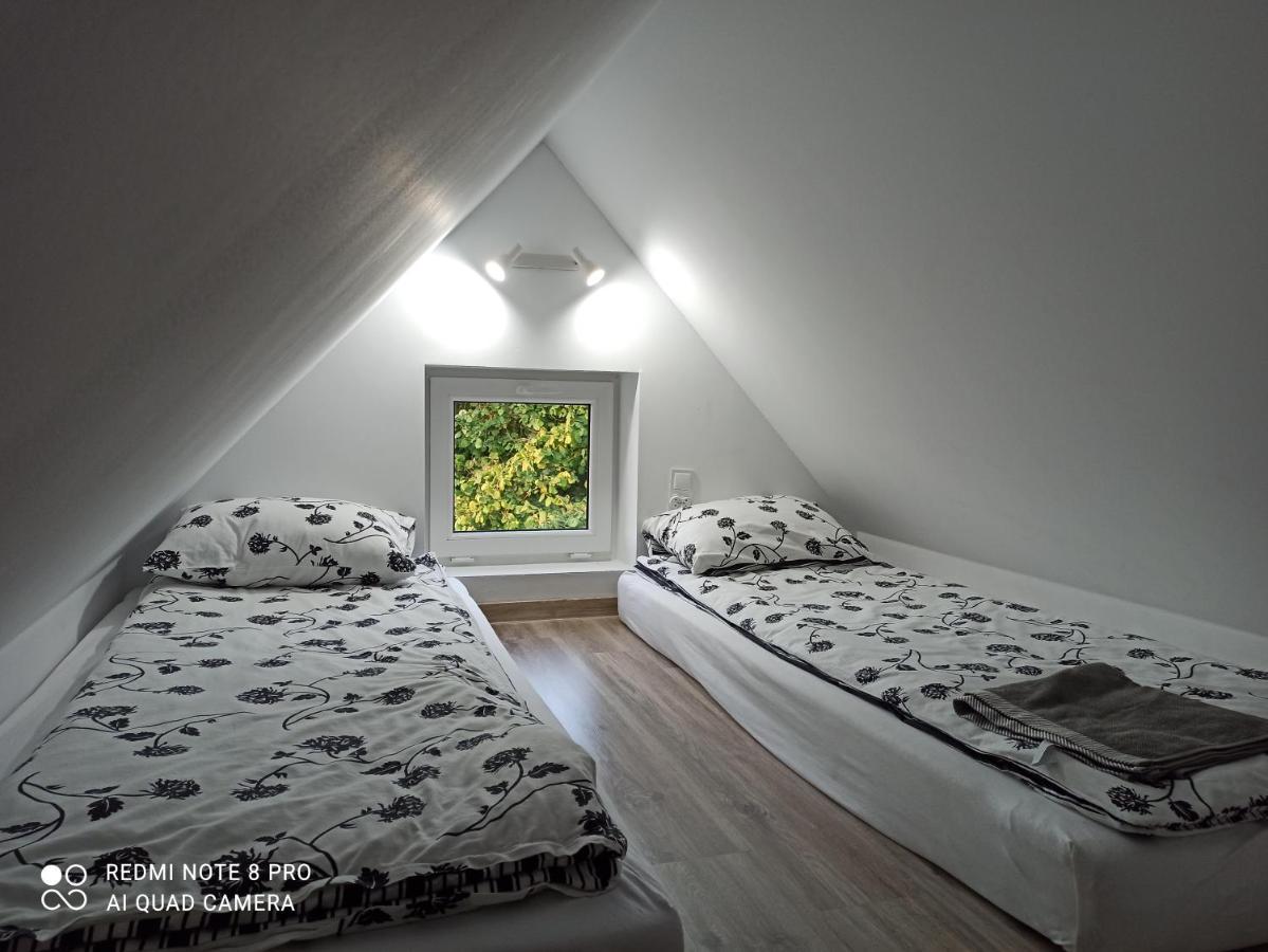 Apartameny Wiktoria I Nikola W Karwiku Pisz Exteriör bild