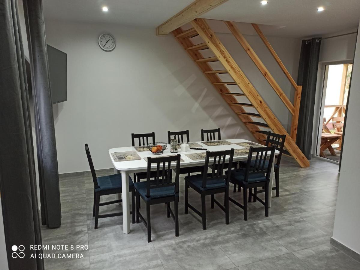 Apartameny Wiktoria I Nikola W Karwiku Pisz Exteriör bild